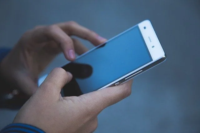 New study reignites debate over cell phone use and cancer